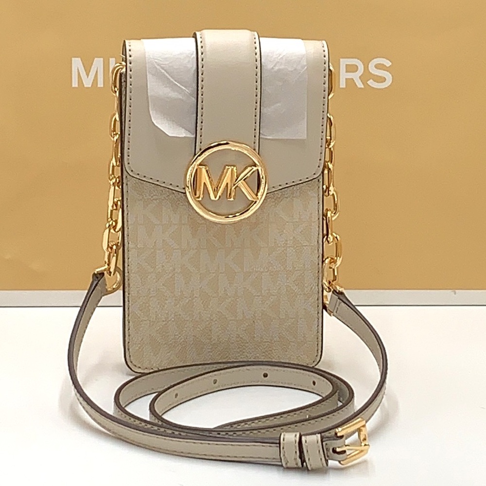 NWT MICHAEL KORS CARMEN SMALL NORTH SOUTH PHONE XBODY LIGHT SAND SIGNATURE COLOR